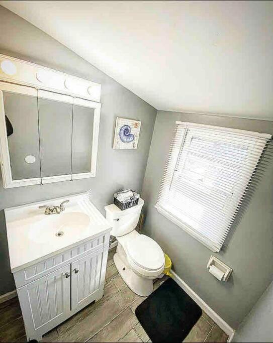 Adorable&Cozy Suburban Home Mins From Dwtn/Airport Рочестър Екстериор снимка