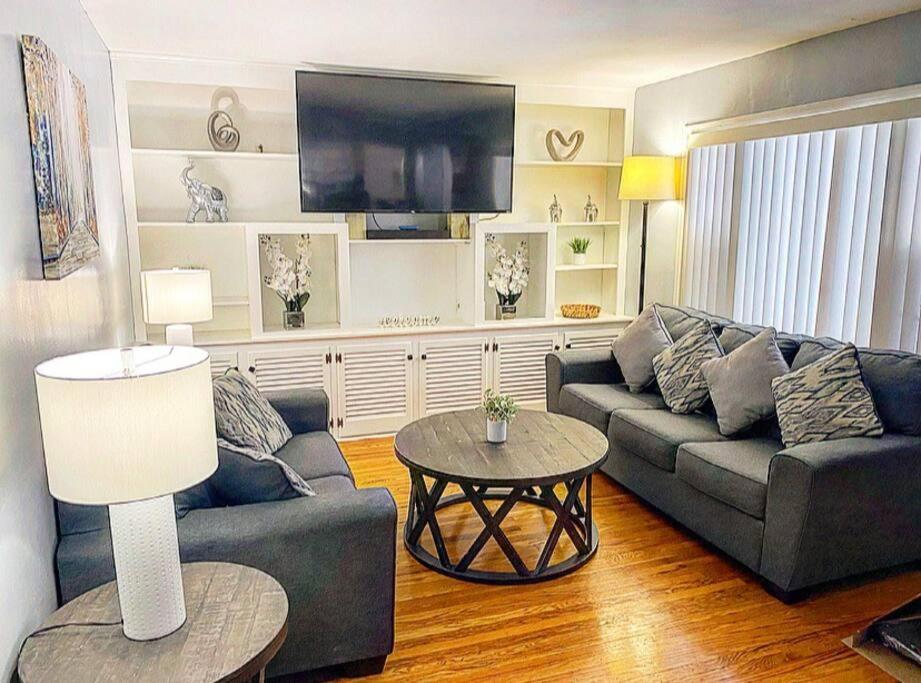 Adorable&Cozy Suburban Home Mins From Dwtn/Airport Рочестър Екстериор снимка
