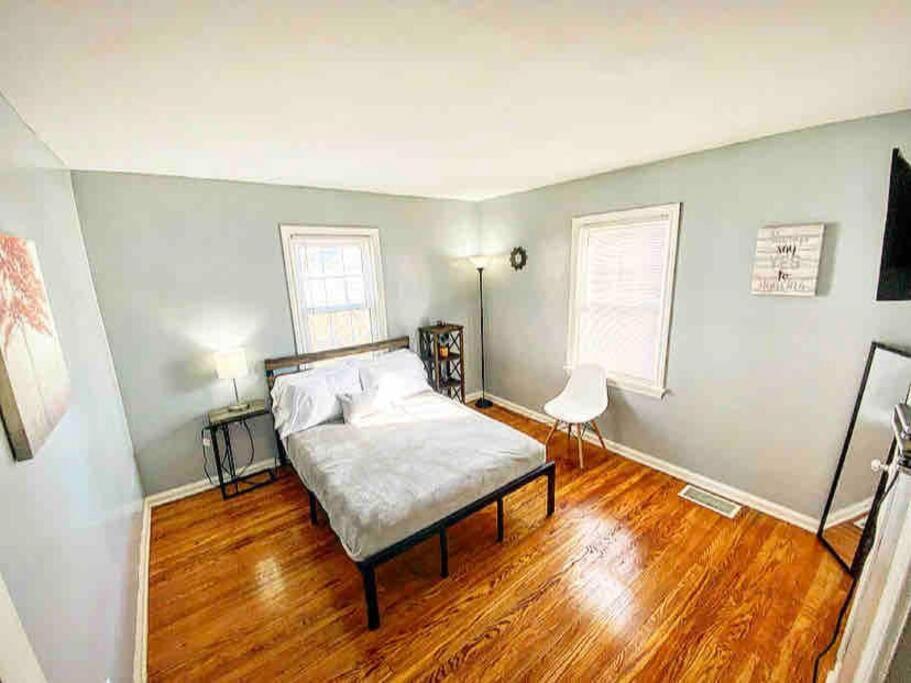 Adorable&Cozy Suburban Home Mins From Dwtn/Airport Рочестър Екстериор снимка