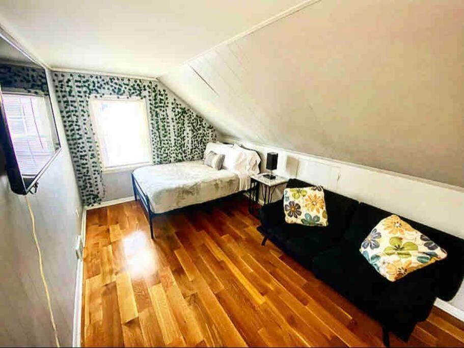 Adorable&Cozy Suburban Home Mins From Dwtn/Airport Рочестър Екстериор снимка