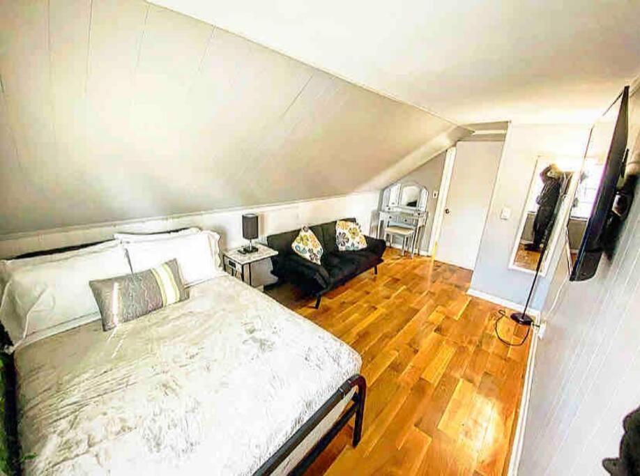 Adorable&Cozy Suburban Home Mins From Dwtn/Airport Рочестър Екстериор снимка