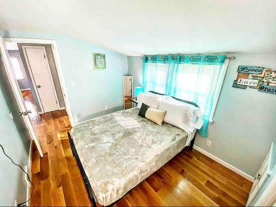 Adorable&Cozy Suburban Home Mins From Dwtn/Airport Рочестър Екстериор снимка