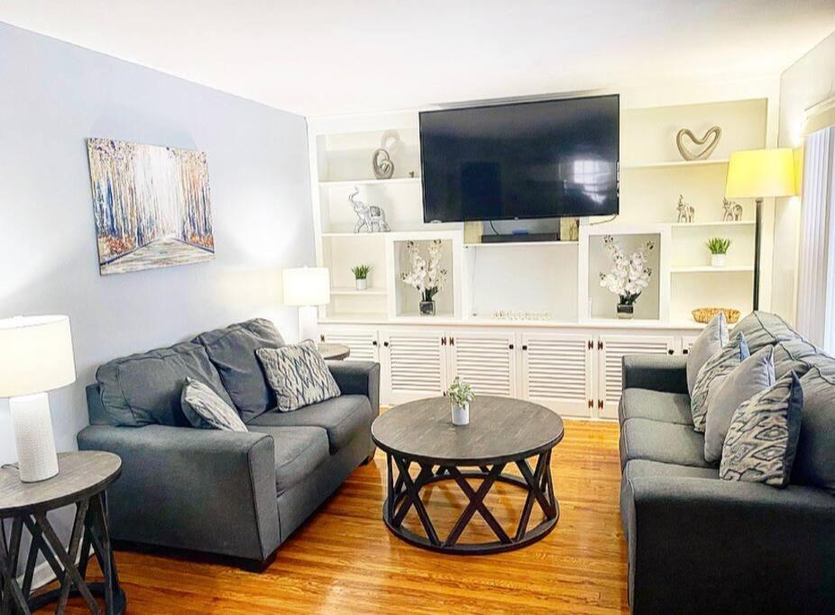 Adorable&Cozy Suburban Home Mins From Dwtn/Airport Рочестър Екстериор снимка